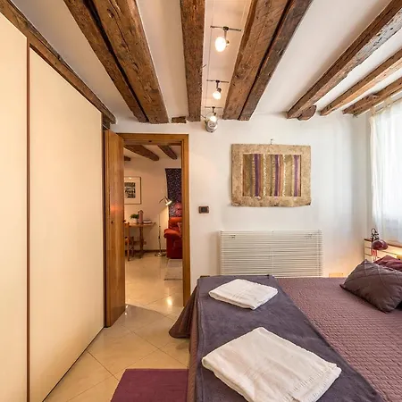 Piccolo - Cozy In The Heart Of Authentic Apartment